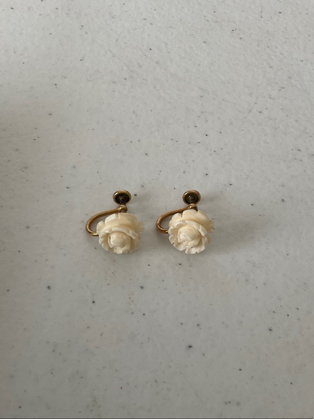 Winard 1/20 12k gf  Cream Rose Screw-on Earrings